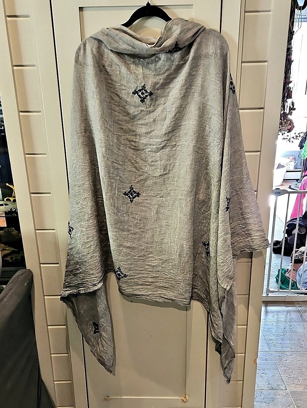 indahab Embroidered Gray Scarf Wrap